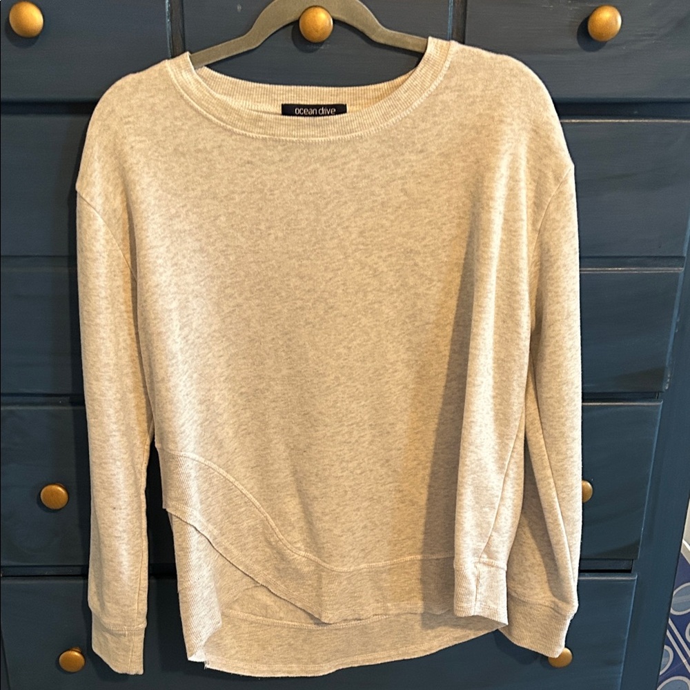 Ocean Drive Women's Light Heather Gray Crew Neck Sweater